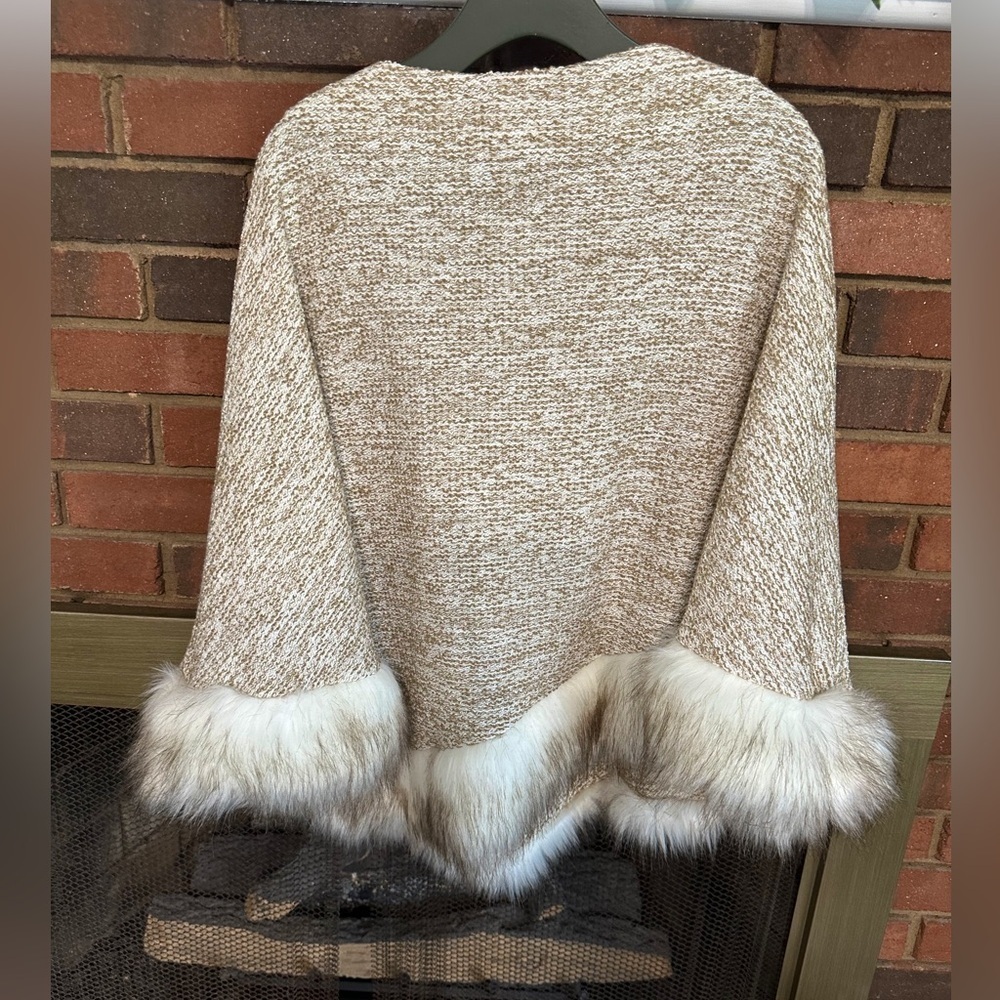 #3) NWT. JM Collection Stunning women’s Topper with brooch  L/XL oatmeal color - Picture 8 of 10